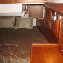 Dreamwalker aft-cabin-berth