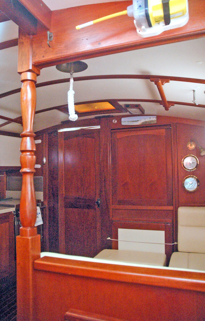 Sofia-Rey-view-fwd-closed